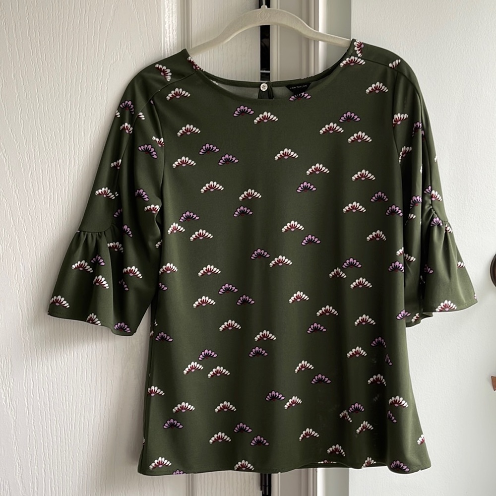 Ann Taylor Beautiful Green Top